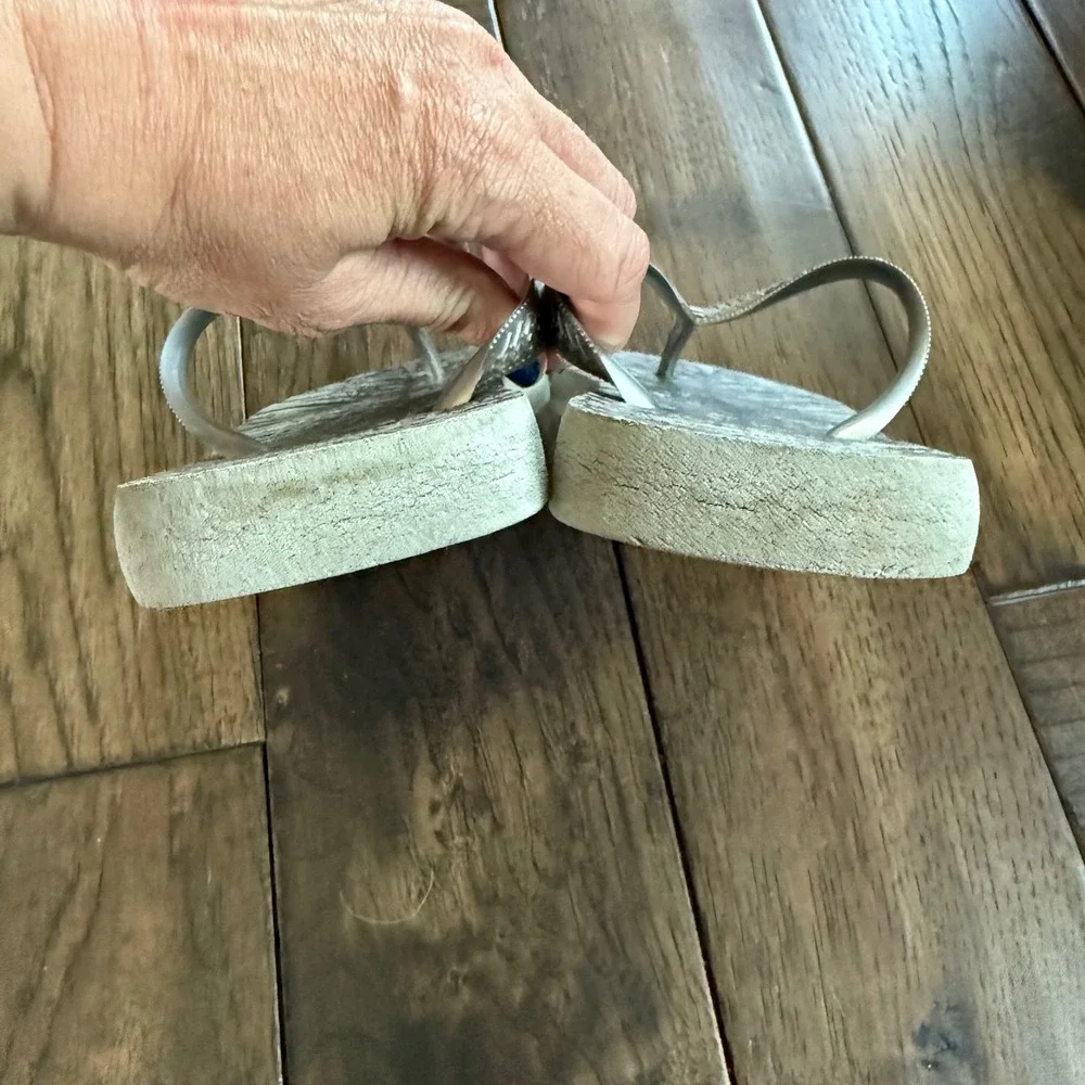 Havaianas Zebra Print Flip Flops Silver Metallic Straps Womens Size 9/10 Grey